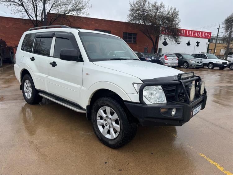 2011 MITSUBISHI PAJERO 4D WAGON GLX LWB (4x4) NT MY11