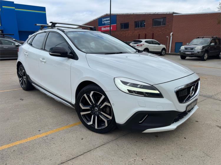 2017 VOLVO V40 4D WAGON T5 CROSS COUNTRY PRO (AWD) M MY18